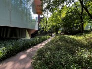 Jardin du musée du Quai-Branly à Paris